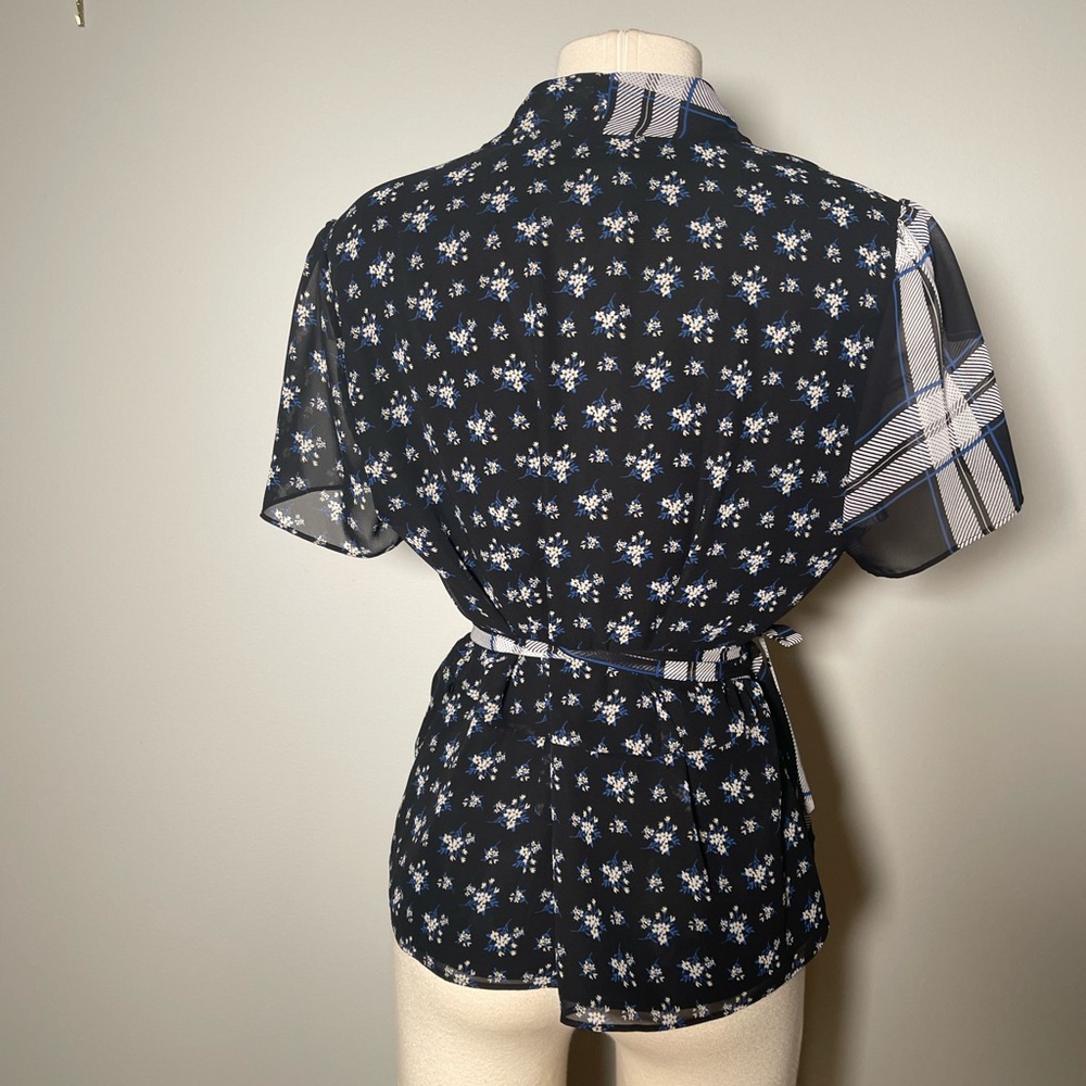 Vince Camuto Blue & White Mixed Print Wrap Blouse – Medium (NWOT) - Picture 6 of 7